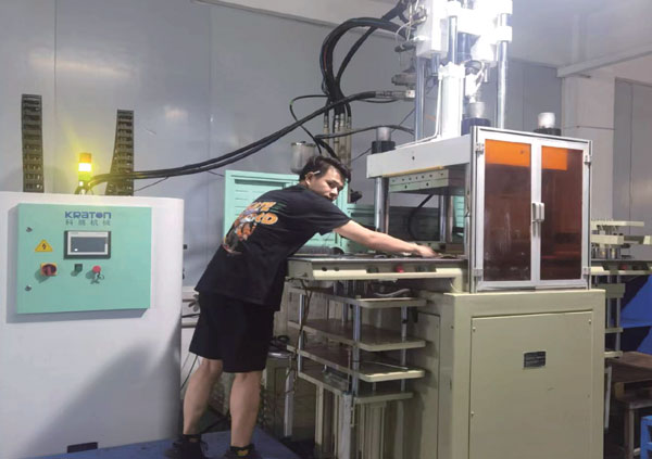 液態(tài)注射車間